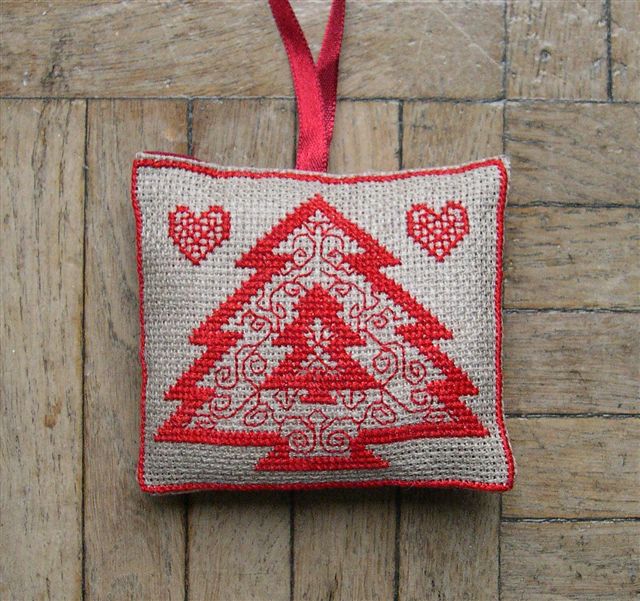 redwork tree and more Christmas cross stitch patterns.